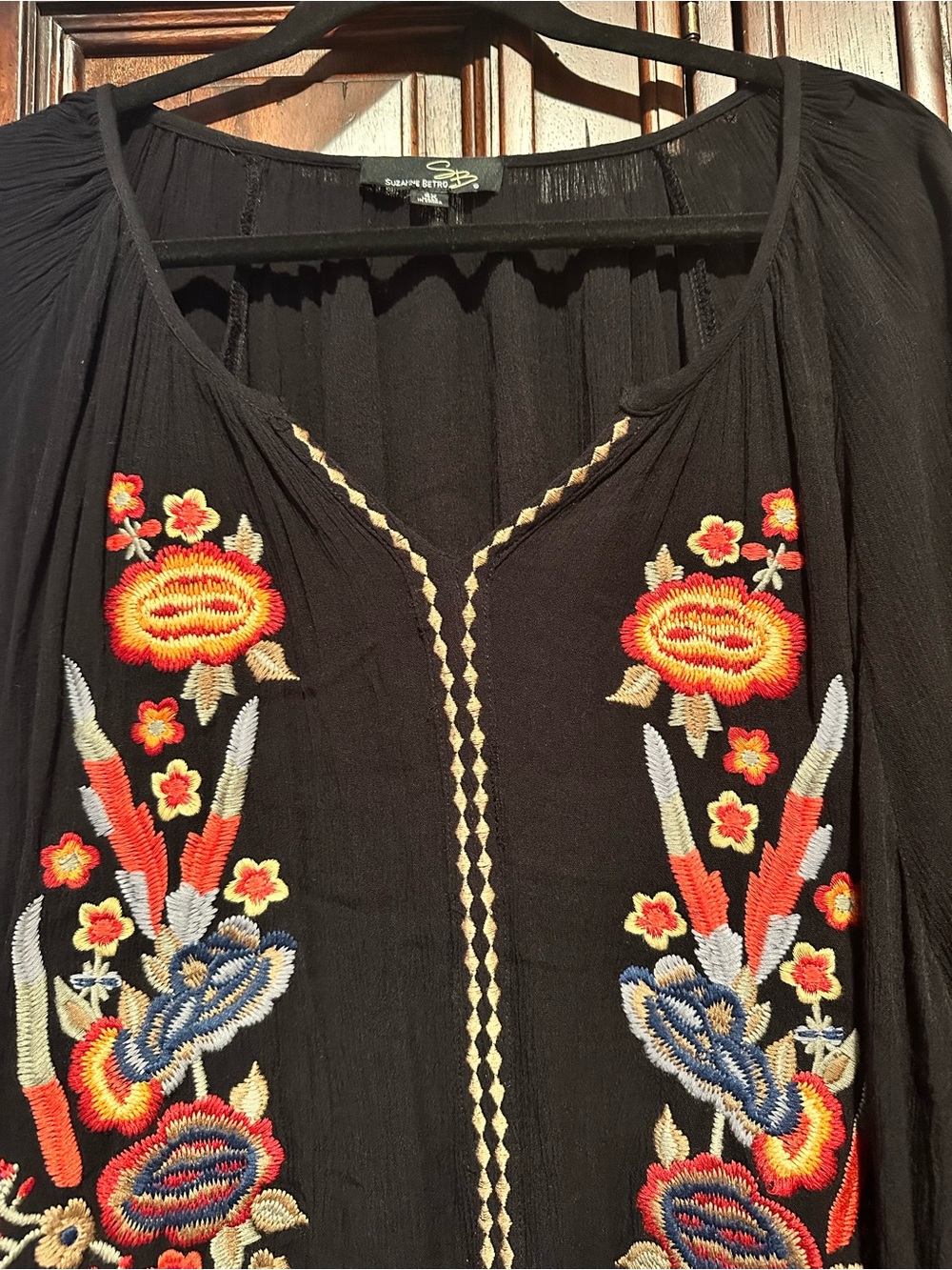 4X 26/28 Suzanne Betro Black Gauze Top with Floral Embroidery long bell sleeves - Picture 2 of 9